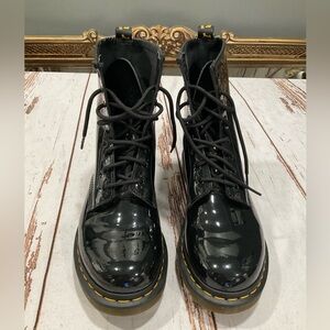 DR. MARTENS PATENT SHINY BLACK BOOTS COMBAT MOTO LACE UP
